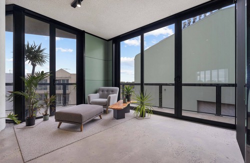 Patterson Lakes House | Prime Riverfront View with Architectural Excellence.
