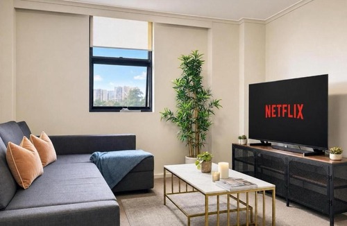 Ultimo Apartment | Prime Sydney 3BR - Pool,Gym 2 Parking with Balcony