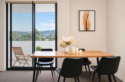Ultimo Apartment | Prime Sydney 3BR - Pool,Gym 2 Parking with Balcony