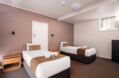Penola Hotel | Prince of Wales Hotel Motel