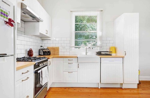 Bletchington House | Prince Street Cottage - Pet Friendly