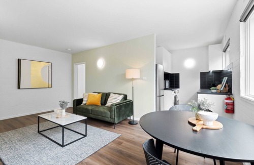 Parkville Apartment | Pristine 1-Bed Unit Moments from Royal Park