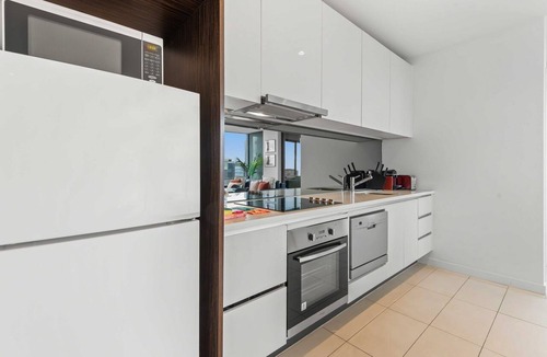 Melbourne Central Business District Apartment | Pristine 2-Bed Central Apartment with City Views