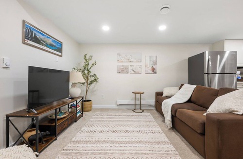 Southwest Calgary House | Pristine Suite Near Fish Creek Park & Horse Events (500 Mbps WiFi + Workspace)