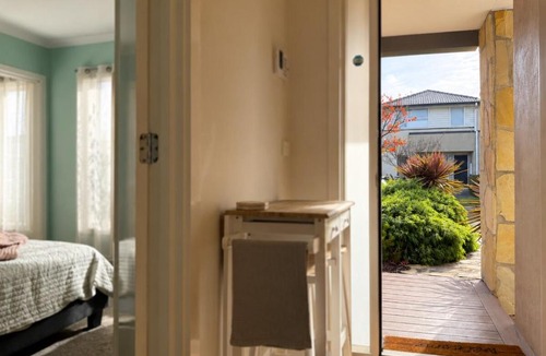 Lyndhurst Apartment | Private 1BR Retreat with Ensuite & Kitchenette