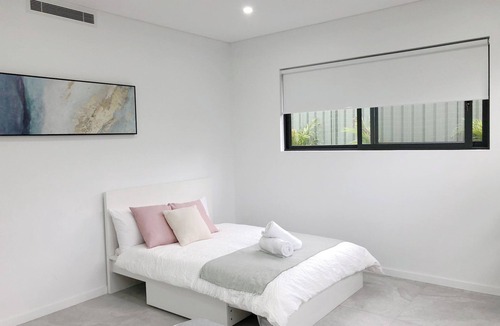 Peakhurst House | Private 2BR Suite with Separate Entry In Peakhurst
