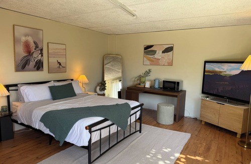 Dianella Apartment | Private and Cozy Guest Flat in Central Dianella