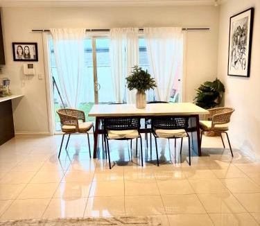 Tranmere House | Private, Central, Sunny Guest Room in Welcoming Home