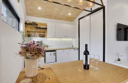 Normanville Apartment | Private Coastal Studio – Couples Getaway | 5 min to Normanville Beach