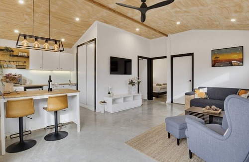 Normanville Apartment | Private Coastal Studio – Couples Getaway | 5 min to Normanville Beach