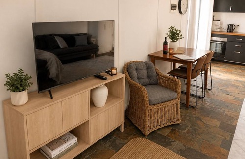 Seacliff Apartment | Private Coastal Studio - King Bed - Courtyard - Fully Detached - Seacliff Beach