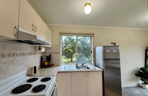 Werribee South House | Private Farmhouse & Paddock Available.nParking for horse float, boat, caravan.