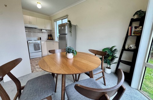 Werribee South House | Private Farmhouse & Paddock Available.nParking for horse float, boat, caravan.