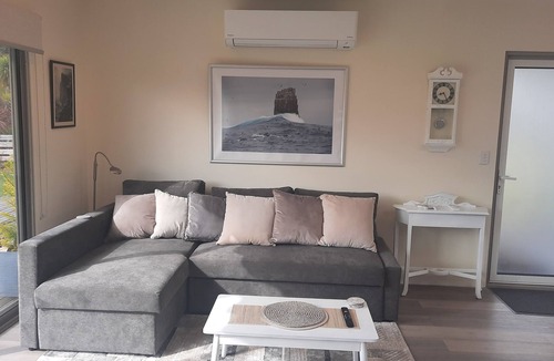 Clifton Beach Cottage | Private Getaway Close to Clifton Beach