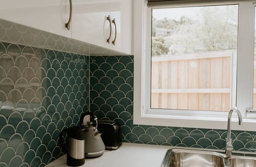 Bellerive Cottage | Private Guesthouse Retreat – Close to Everything, Peaceful Stay