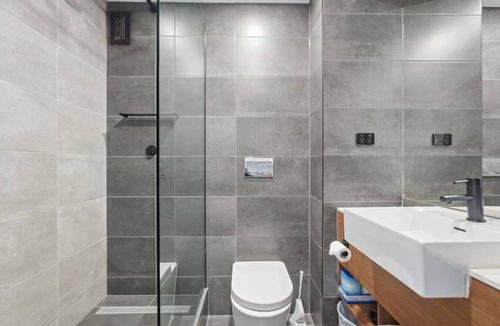 Hobart Central Business District Apartment | Private King Suite | Hobart CBD
