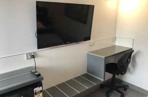 Midway Point House | Private motel style room with code entry, 10 mins from Hobart Airport Australia.