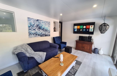 Terrigal Apartment | Private pool & sauna 60 seconds drive to Avoca beach or Terrigal beach & shopsnn