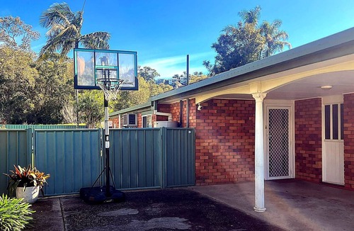 Coffs Harbour House | Private Pool | Sleeps 12 | Pets | Basketball Hoop