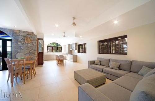 Airlie Beach House | Private Stone House