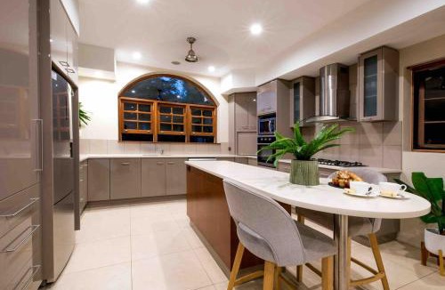 Airlie Beach House | Private Stone House