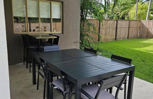 Port Douglas Villa | Private Villa with large fenced courtyard garden, close to St Crispins Cafe.