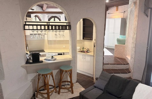 Earlwood Villa | PRIVATE VILLA, with PRIVATE POOL Perfect for couples & also pet friendly