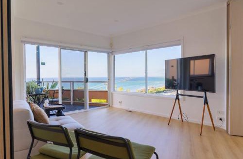Frankston House | Pudding's Home Seaview Sanctuary at the Beach