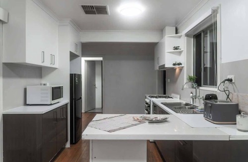 Narre Warren House | Puddings 4b Cozy Retreat walking Westfield & Train
