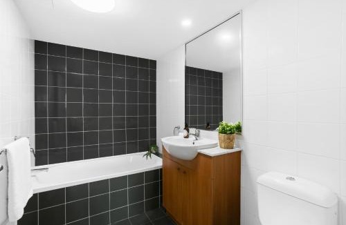 Pyrmont Apartment | Pyrmont Paradise - Relaxed living with gym & pool - BOW14