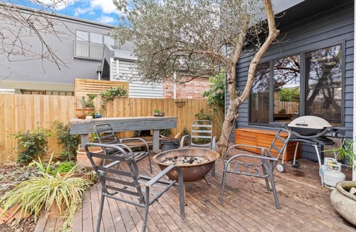 Newport House | Quaint 4-Bed with Backyard, 5-Min to the Beach