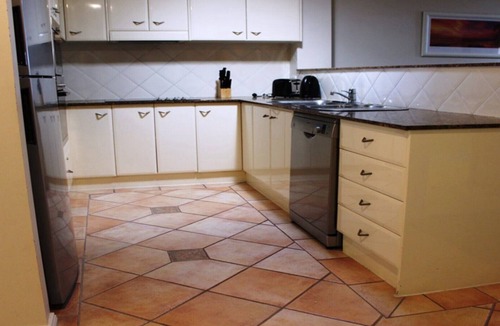 Hawks Nest Apartment | Quality Aquarius Apartment on the Beach!