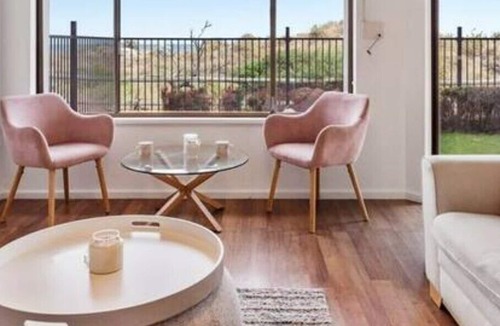 Silver Sands Apartment | Quamby on the Beach - Oceanfront, 4bed Townhouse