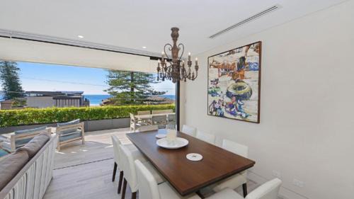 Avoca Beach House | Quarterdeck 1 - Luxury Apartment Suits 2 Families