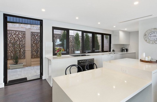 Avoca Beach House | Quarterdeck 5 - Luxury Stylish Apartment