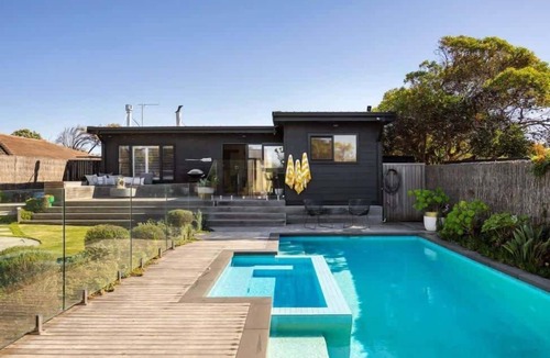 Blairgowrie House | Quay-Walk to beach Gas Heated Pool, Spa Trampoline