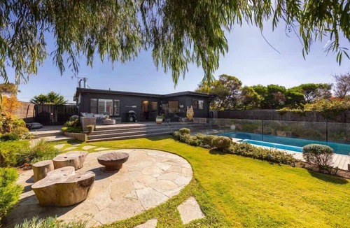 Blairgowrie House | Quay-Walk to beach Gas Heated Pool, Spa Trampoline