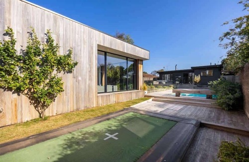 Blairgowrie House | Quay-Walk to beach Gas Heated Pool, Spa Trampoline