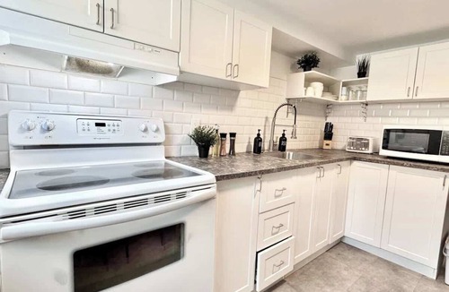 Cite-Universitaire Apartment | Quebec City Spa Apt w/Hot Tub & EV Charger