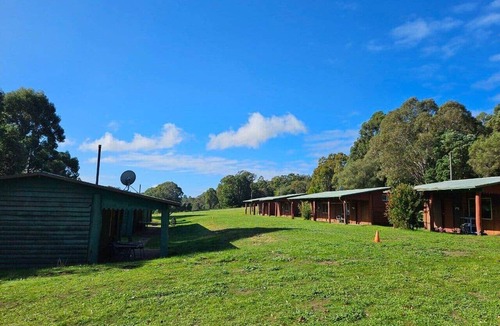 Upper Warren Cabin | Queen Chalet 4 | Manjimup WA
