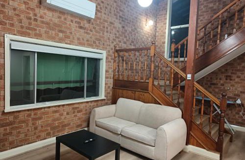 Merrylands House | Queen Room in Spacious Merrylands House - NM5