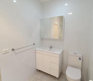 Merrylands House | Queen Room in Spacious Merrylands House - NM5