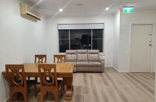 Merrylands House | Queen Room in Spacious Merrylands House - NM5