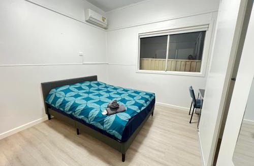 Lidcombe House | Queen Room with Air Conditioning, Train Station - LD4