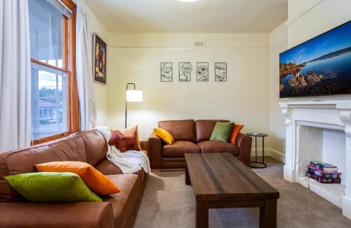 Hobart Central Business District House | Queen St Cottage Family Retreat in Sandy Bay