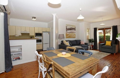 Berry House | Queen Street Cottage - By Berry Getaways