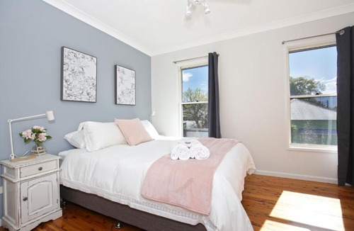 Berry House | Queen Street Cottage - By Berry Getaways