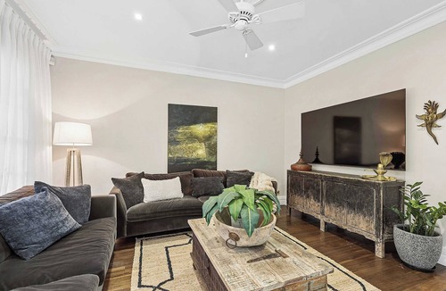 Matcham House | Queenslander Estate | Heated Pool, Spa, Sleeps 14