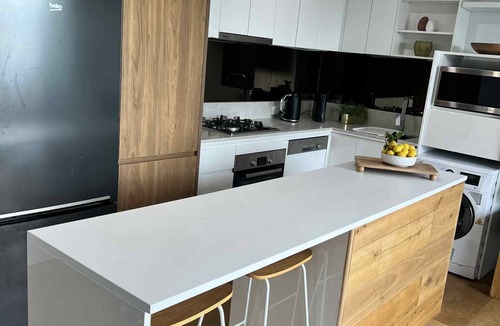 Heidelberg Apartment | Quiet 1 Bedroom 1 Bathroom plus Study Close to Hospitals Free Parking