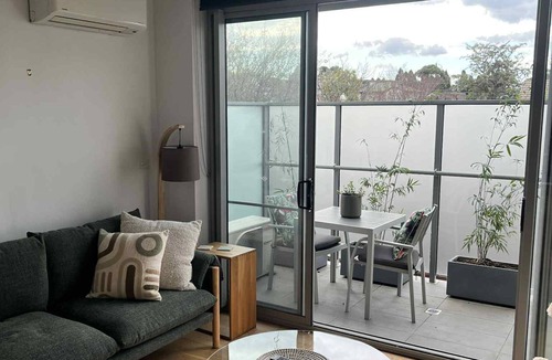 Heidelberg Apartment | Quiet 1 Bedroom 1 Bathroom plus Study Close to Hospitals Free Parking